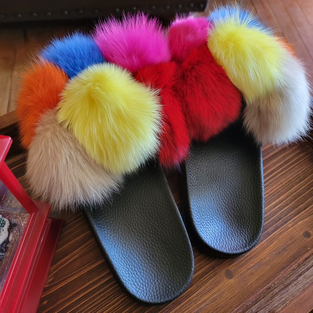 NWOT Fluffy Faux Fur Slippers - Sz 9